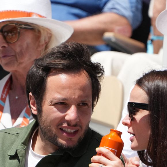 Vianney, Catherine Robert dans les tribunes lors des Internationaux de France 2024 à Roland Garros le 07 juin 2024 à Paris, France. Photo by Nasser Berzane/ABACAPRESS.COM