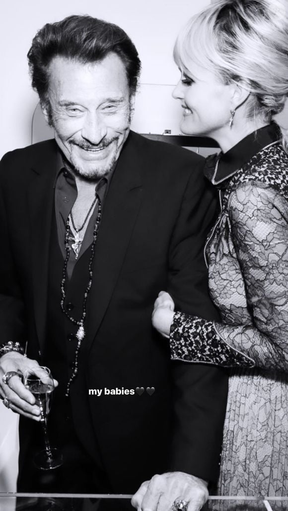 ... ne semble plus si pressée de se séparer du bien...

Joy Hallyday a rendu un bel homme à son père Johnny Hallyday.