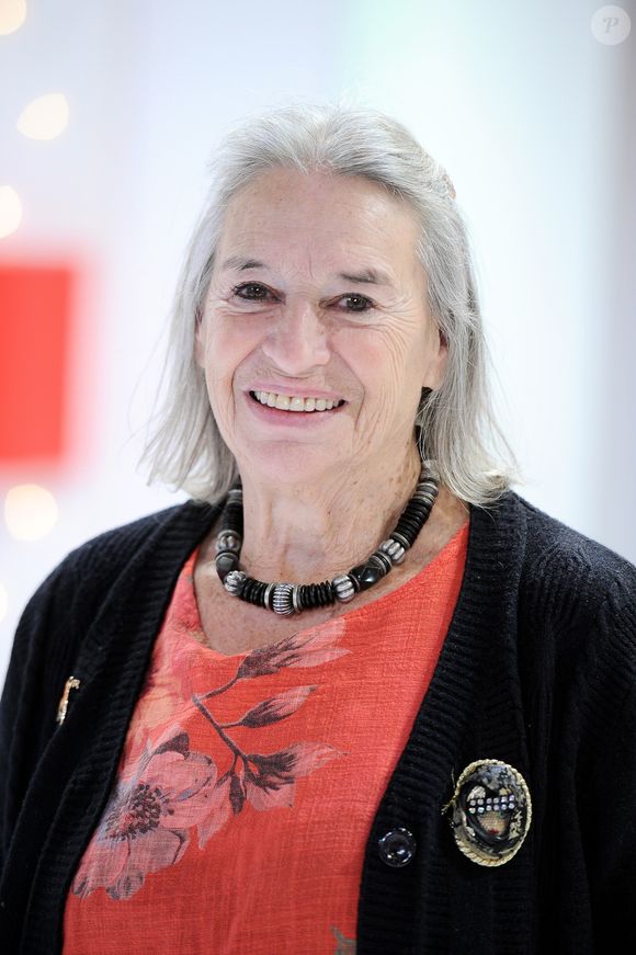 Initialement présentée par Pierre Bellemare et Maryse Corson, le programme a été repris par Marie-Ange Nardi et Alexandre Devoise depuis. 

Maryse Corson (Téléshopping) venue assister à l'émission - Enregistrement de l'émission "Vivement Dimanche" présentée par M.Drucker et diffusée le 12 janvier 2020 sur France 2. Le 6 janvier 2020
© Guillaume Gaffiot / Bestimage