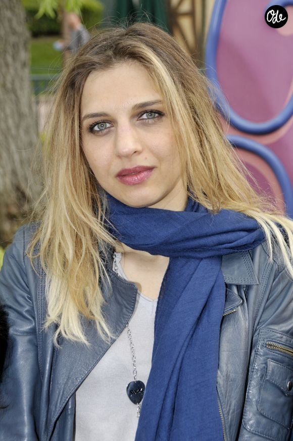 Amandine Bourgeois a finalement acheté un appartement dans le XVIIIe arrondissement...

Amandine Bourgeois lors d'un événement organisé par le Secours Populaire à Marne-la-Vallée, en France, le mardi 4 avril 2017. À l'occasion de son 25e anniversaire, Disneyland Paris a invité 2 500 enfants du Secours Populaire au parc. Photo d'Alain Apaydin/ABACAPRESS.COM