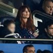 Caroline Receveur, en pleine reconstruction, s'affiche au Parc des princes avec une nouvelle chevelure, son fils Marlone et son mari Hugo