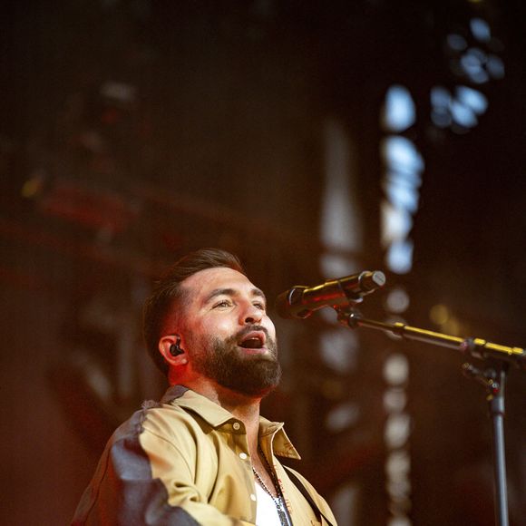 Kendji Girac en concert lors du festival de musique du Printemps de Perouges au Chateau de Saint-Maurice-de-Remens le 29 juin 2025. © Sandrine Thesillat / PsNewZ / Bestimage