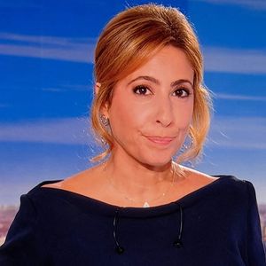 Léa Salamé, nouvelle présentatrice du 20h de France 2, pourrait bien se retirer de l'antenne dans le cas où son compagnon, Raphaël Glucksmann, se présente à l'élection présidentielle.


Captures d'écran - Léa Salamé présente son premier journal de 20 heures sur France 2

© Alain Guizard / Bestimage