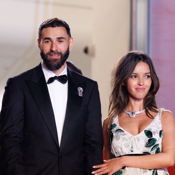 Un couple qui a surpris tout le monde lors de leur apparition main dans la main au dernier Festival de Cannes.

Karim Benzema et sa compagne Lyna Khoudri à la descente des marches du film " 13 jours 13 nuits " lors du 78ème Festival International du Film de Cannes. Le 23 mai 2025 © Jacovides-Moreau / Bestimage / Bestimage