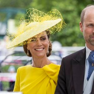 Les époux ont pris cette décision après des mois difficiles à combattre la maladie. A présent, leur environnement direct permet calme, balades ressourçantes et intimité...

Le prince William et Kate Middleton, le 17 juin 2026 à la deuxième journée du Royal Ascot à l'hippodrome d'Ascot, dans le Berkshire, au Royaume-Uni. Crédit Goff / Bestimage