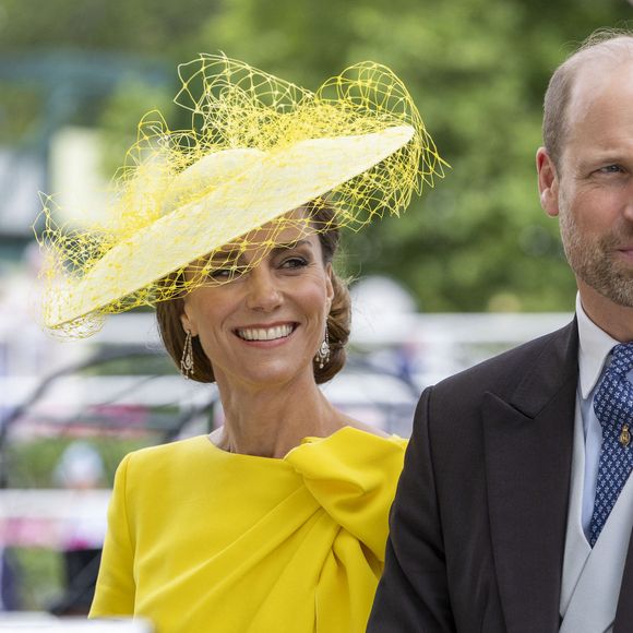 Les époux ont pris cette décision après des mois difficiles à combattre la maladie. A présent, leur environnement direct permet calme, balades ressourçantes et intimité...

Le prince William et Kate Middleton, le 17 juin 2026 à la deuxième journée du Royal Ascot à l'hippodrome d'Ascot, dans le Berkshire, au Royaume-Uni. Crédit Goff / Bestimage