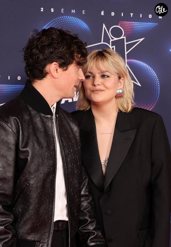 Florian Rossi et sa compagne Louane Emera au photocall de la 25ème cérémonie des "NRJ Music Awards (NMA)" au palais des Festivals et des Congrès de Cannes, France, le 10 novembre 2023. © Dominique Jacovides/Bestimage