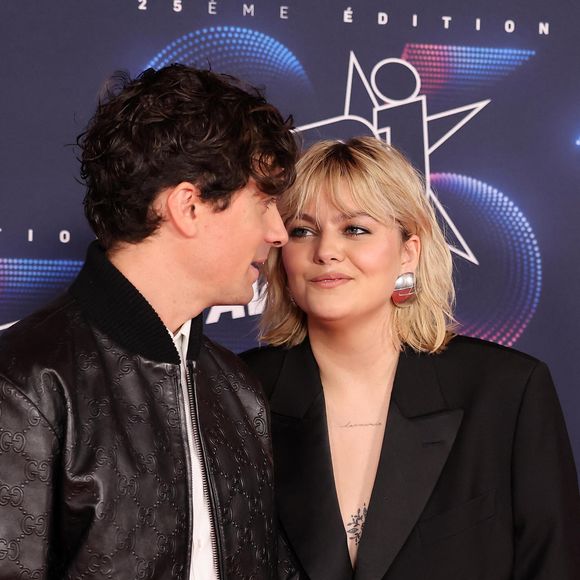Florian Rossi et sa compagne Louane Emera au photocall de la 25ème cérémonie des "NRJ Music Awards (NMA)" au palais des Festivals et des Congrès de Cannes, France, le 10 novembre 2023. © Dominique Jacovides/Bestimage