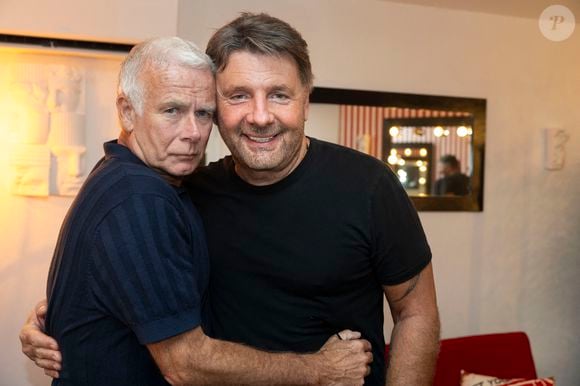Les deux acteurs ont d'ailleurs pris la pose ensemble dans les coulisses du festival

Exclusif - Franck Dubosc, Philippe Lellouche - P.Lellouche a joué son spectacle "Stand Alone" au théâtre de Verdure du 41ème Festival de Ramatuelle, le 8 août 2025.
© Cyril Bruneau / Bestimage