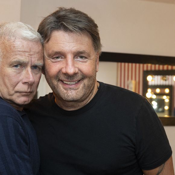 Les deux acteurs ont d'ailleurs pris la pose ensemble dans les coulisses du festival

Exclusif - Franck Dubosc, Philippe Lellouche - P.Lellouche a joué son spectacle "Stand Alone" au théâtre de Verdure du 41ème Festival de Ramatuelle, le 8 août 2025.
© Cyril Bruneau / Bestimage