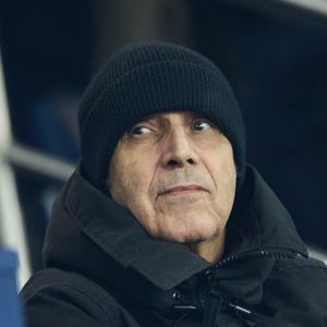 Julien Clerc et son fils Léonard dans les tribunes lors du match de Ligue Des Champions 2024-2025 (LDC) "PSG - Brest (7-0)" au Parc Des Princes, le 19 février 2025.
© Cyril Moreau/Bestimage