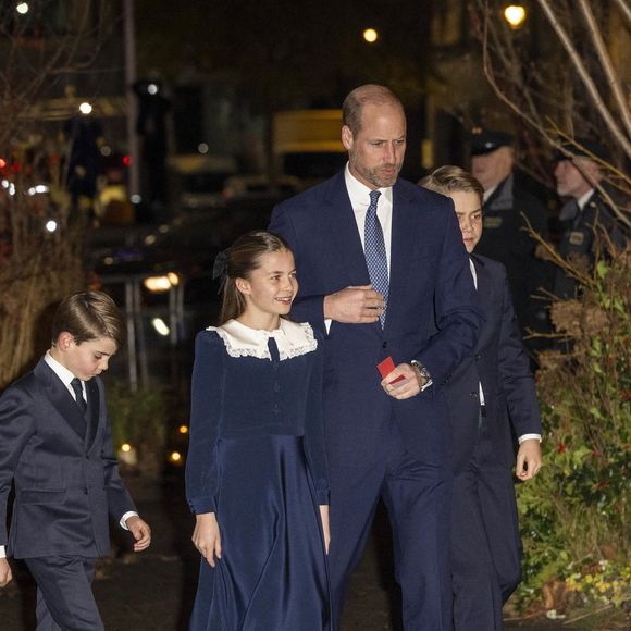 Plusieurs habitants ont exprimé leur mécontentement dans les colonnes de “The Daily Mirror”, évoquant des restrictions d’accès à certaines zones du parc de Windsor.

Le prince William, Kate Middleton, le prince George, le prince Louiset la princesse Charlotte assistent à la cérémonie de chants "Together At Christmas" à l'abbaye de Westminster. Photo par Backgrid UK/ Bestimage