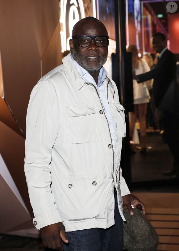 L’ancien footballeur devrait malgré tout beaucoup d’argent à un cabinet d’architectes

Basile Boli -  Arrivées à la soirée "Lancôme x Orlinski" pour le lancement d'une capsule collector à Paris le 20 octobre 2022.
© Marc Ausset Lacroix / Christophe Clovis / Bestimage