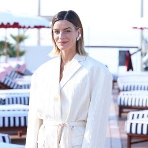 Fauve Hautot - Photocall de la série "Rien ne t'efface" sur la plage du Majestic lors du 8ème festival CanneSeries à Cannes, le 28 avril 2025.
© Denis Guigenbourg / Bestimage