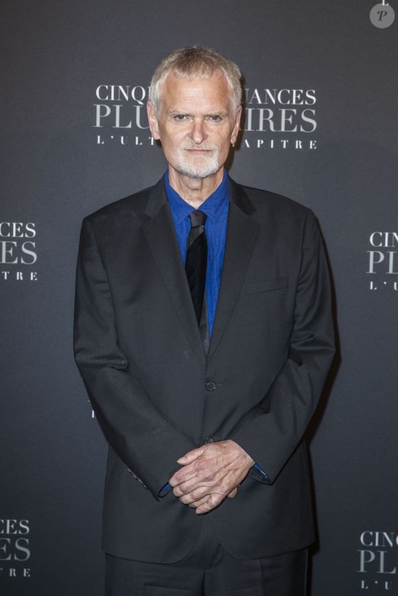 Selon son agent, il s'est éteint "paisiblement dans son sommeil".

James Foley - Avant-première mondiale de « 50 nuances plus claires » à la salle Pleyel à Paris le 6 février 2018. © Borde / Vigerie / Bestimage