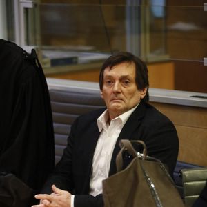 Pierre Palmade au tribunal de Melun avec ses avocats pour son procès pour blessures involontaires à la suite d'un accident de la route en février 2023 dans lequel sa voiture a percuté un autre véhicule à Melun.
Le 20 novembre 2024.

© Christophe Clovis / Bestimage