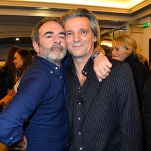 Dans les colonnes de "Gala", Bruno Solo s’est confié avec sincérité sur celui qu’il considère toujours comme l’un de ses plus proches amis, évoquant notamment la période d’inquiétude traversée par Yvan Le Bolloc’h ces derniers mois.
Bruno Solo et Yvan Le Bolloc'h - Générale de la pièce "L'heureux élu", une comédie de Eric Assous au Théâtre de la Madeleine à Paris le 24 octobre 2016. © Coadic Guirec/Bestimage