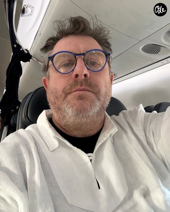 Mais selon les informations de "Ouest France", d'anciens salariés du restaurant dénoncent "un turn-over très important" et "une atmosphère de travail délétère"...

Le chef étoilé Olivier Bellin en partance pour Singapour, en avril 2026.

Instagram Olivier Bellin
