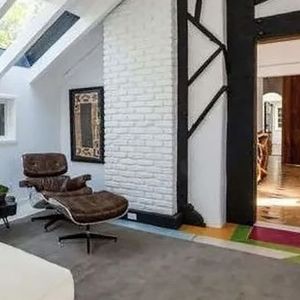 Qu'elle avait achetée aux enfants du musicien Frank Zappa

Lady Gaga vend sa maison de Los Angeles à Elizabeth Lizzy Jagger pour 6,5 millions de dollars. Anciennement acquise par F.Zappa, la propriété, composée de six chambres et cinq salles de bains, avait été achetée environ 5,3 millions de dollars par la chanteuse et actrice en 2016. Le 19 novembre 2021.
Backgrid UK/ Bestimage