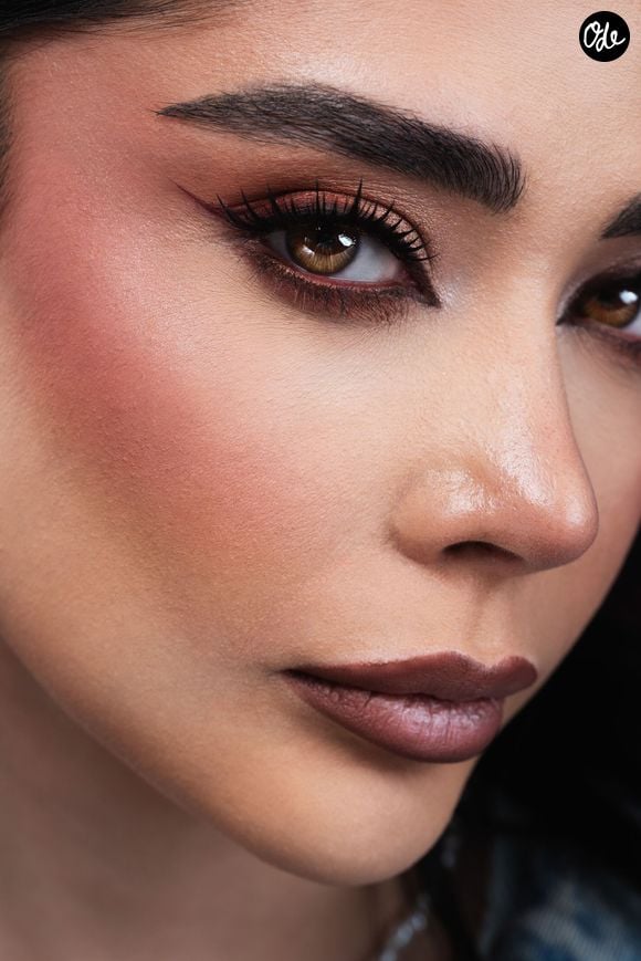 Découvrez les secrets d'un maquillage réussi pour lifter la paupière et illuminer votre visage.