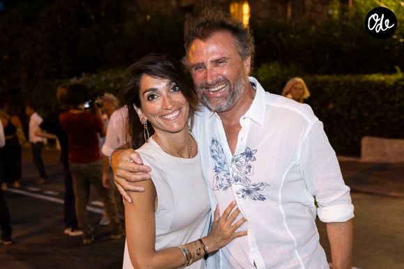 Il partage désormais sa vie avec Isabelle Regourd, qu'il a épousée en 2023

Exclusif - Alexandre Brasseur et sa femme Isabelle Regourd - François Berléand et Nicolas Briançon interprètent l'univers déjanté et mythique de Poiret et Serrault au théâtre de verdure lors du Festival de Ramatuelle le 3 aout 2024. Ils interprètent avec complicité et jubilation une série de sketchs irrésistibles et terriblement actuels, rendant ainsi hommage au duo le plus délirant du théâtre français.
Plongez, ou replongez, dans l’univers réjouissant de Poiret Serrault : extraits de qualité supérieure et de production naturelle garantis 100% bio et fabriqués en France ! © Cyril Bruneau/Festival de Ramatuelle/Bestimage