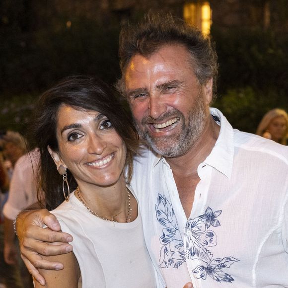 Il partage désormais sa vie avec Isabelle Regourd, qu'il a épousée en 2023

Exclusif - Alexandre Brasseur et sa femme Isabelle Regourd - François Berléand et Nicolas Briançon interprètent l'univers déjanté et mythique de Poiret et Serrault au théâtre de verdure lors du Festival de Ramatuelle le 3 aout 2024. Ils interprètent avec complicité et jubilation une série de sketchs irrésistibles et terriblement actuels, rendant ainsi hommage au duo le plus délirant du théâtre français.
Plongez, ou replongez, dans l’univers réjouissant de Poiret Serrault : extraits de qualité supérieure et de production naturelle garantis 100% bio et fabriqués en France ! © Cyril Bruneau/Festival de Ramatuelle/Bestimage