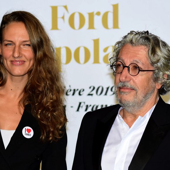 Alain Chabat parle de sa femme, Tiara Comte

Alain Chabat et sa femme Tiara Comte - Photocall de la soirée de remise de prix du festival Lumière à Lyon.

© Romain Doucelin / Bestimage