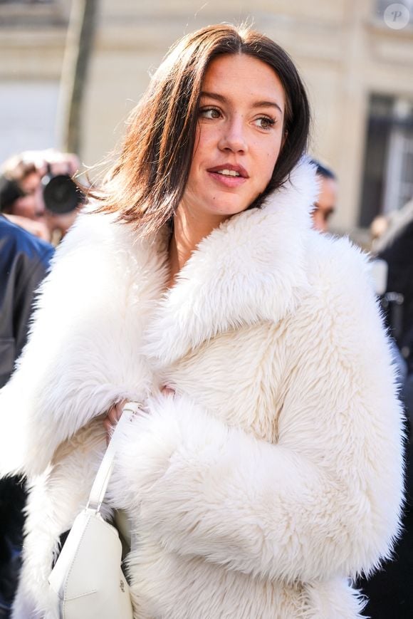 Adele Exarchopoulos assiste au défilé Courrèges Womenswear Fall/Winter 2025-2026 dans le cadre de la semaine de la mode à Paris le 05 mars 2025 à Paris, France. Photo par Lucia Sabatelli