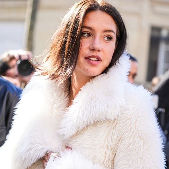 Adele Exarchopoulos assiste au défilé Courrèges Womenswear Fall/Winter 2025-2026 dans le cadre de la semaine de la mode à Paris le 05 mars 2025 à Paris, France. Photo par Lucia Sabatelli
