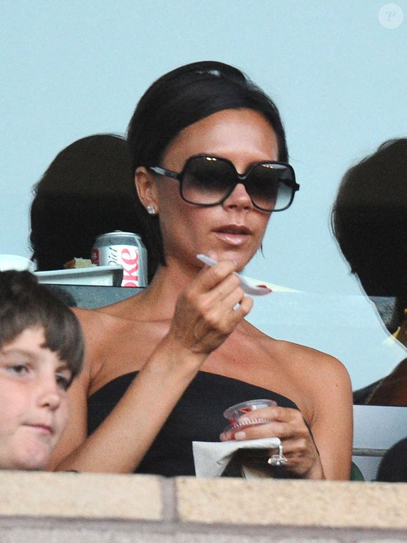 Victoria Beckham assiste au match de football LA Galaxy vs AC Milan à Los Angeles, CA, USA le 19 juillet 2009. David Beckham est de retour au LA Galaxy pour son premier match à domicile de la saison contre l'AC Milan. Photo by Lionel Hahn/ABACAPRESS.COM