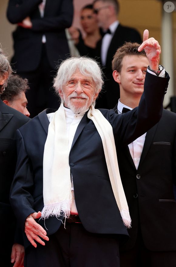 Pierre Richard, Timi-Joy Marbot - Montée des marches du film « La venue de l’avenir » lors du 78ème Festival International du Film de Cannes, au Palais des Festivals à Cannes. Le 22 mai 2025
© Jacovides-Moreau / Bestimage