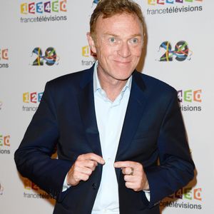 Christophe Hondelatte au photocall de France Télévisions, pour la présentation de la nouvelle dynamique 2016-2017, à Paris, le 29 juin 2016.
© Guirec Coadic/Bestimage