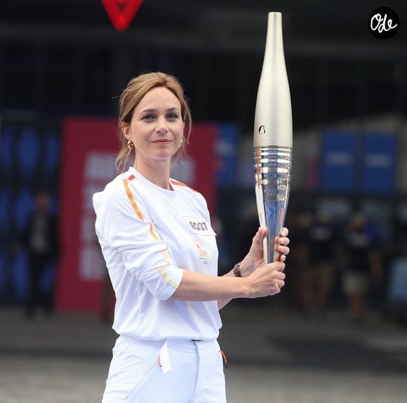 Nathalie Pechalat lors du relais de la Flamme Olympique au Club France à Paris, le 26 juillet 2024.

© Bestimage