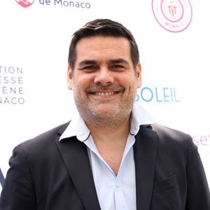 Le célèbre journaliste sportif, qui officie au sein du groupe France Télévisions, a décidé de s’envoler pour l’autre bout du monde auprès de sa femme, Magalie, et de leur fille, Jeanne.

Matthieu Lartot - Le prince Albert de Monaco et la princesse Charlene de Monaco ont assisté a Tournoi Monaco Sevens qui s'est déroulé au Stade prince héréditaire Jacques à Beausoleil. © Claudia Albuquerque/Bestimage