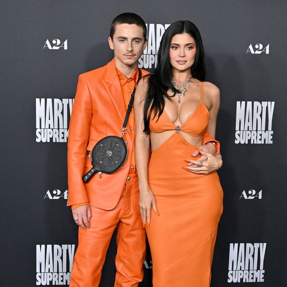 Timothée Chalamet et Kylie Jenner à l'avant-première du film "Marty Supreme" à Los Angeles, le 8 décembre 2025. 

© Bestimage