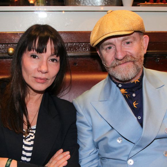 Agnès Michaux, Mathias Malzieu - Personnalités aux Deux Magots pour la 3ème édition du salon du livre à Saint-Germain-des-Prés "Des pages avant la plage" à Paris le 6 juin 2026

© Philippe Baldini / Bestimage