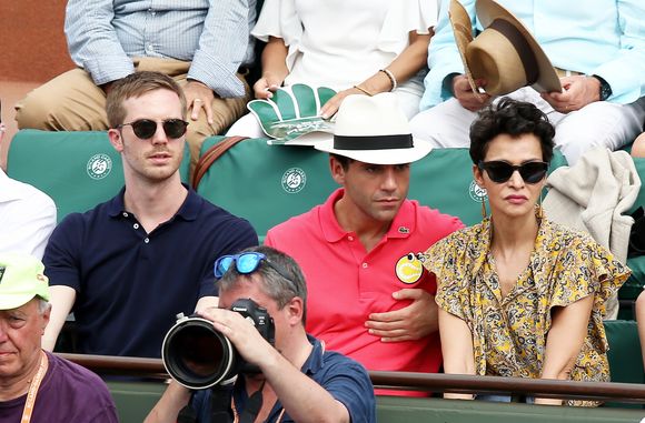 Le chanteur Mika et son compagnon Andy Dermanis, Farida Khelfa - People dans les tribunes lors de la finale homme des Internationaux de Tennis de Roland-Garros à Paris le 11 juin 2017.
© Dominique Jacovides-Cyril Moreau / Bestimage