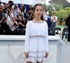 Présenté hors compétition au Festival de Cannes 2025, ce film raconte la dernière mission de l’ambassade française lors de la prise de la capitale afghane par les talibans en août 2021.
Lyna Khoudri - Photocall du film "13 Jours 13 Nuits" lors du 78ème Festival International du Film de Cannes le 24 mai 2025. © Jacovides-Moreau/Bestimage
