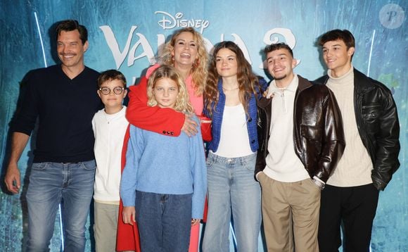 Sur place, ils ont séjourné dans un hôtel 3 étoiles avec Spa.

Elodie Gossuin avec son mari Bertrand Lacherie et leurs enfants - Première du film Disney "Vaiana 2" au Grand Rex à Paris le 23 novembre 2024. © Coadic Guirec/Bestimage