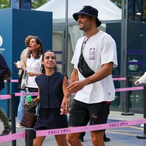 Et d'ajouter : "Avec le recul, ça devait se passer comme ça. Evidemment au tout début, il y a eu de la frustration. Ça reste une déception."

Paris, FRANCE - Florent Manaudou et Lola Dumenil main dans la main lors de la demi-finale de basket-ball France-Allemagne Jeux Olympiques Paris 2024 à Paris, France.
Backgrid USA / Bestimage