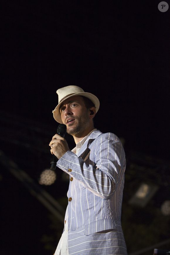 Charlie Winston en concert lors du festival "Les Nuits du Sud" à Vence. Le 16 juillet 2015. Photo par JLPPA / Bestimage