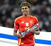 Une photo de Lamine Yamal ressurgit

Lamine Yamal, joueur de l'équipe d'Espagne, brandit le trophée du meilleur jeune joueur du tournoi après la victoire contre l'Angleterre lors de la finale de l'Euro de l'UEFA à l'Olympiastadion de Berlin. Crédit photo : Nick Potts/PA Wire