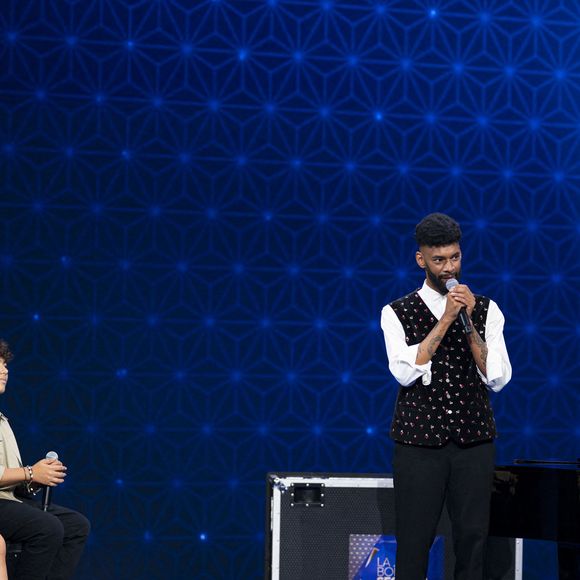 Exclusif - Matthew pour Michèle Torr pour les surprises lors de l'enregistrement de l'émission "La Boîte à secrets", présentée par F.Bollaert et diffusée le 3 octobre 2025 sur France 3, dans les studios du Lendit à Saint-Denis, Seine Saint-Denis, France, le 9 septembre 2025. © Pierre Perusseau/Bestimage