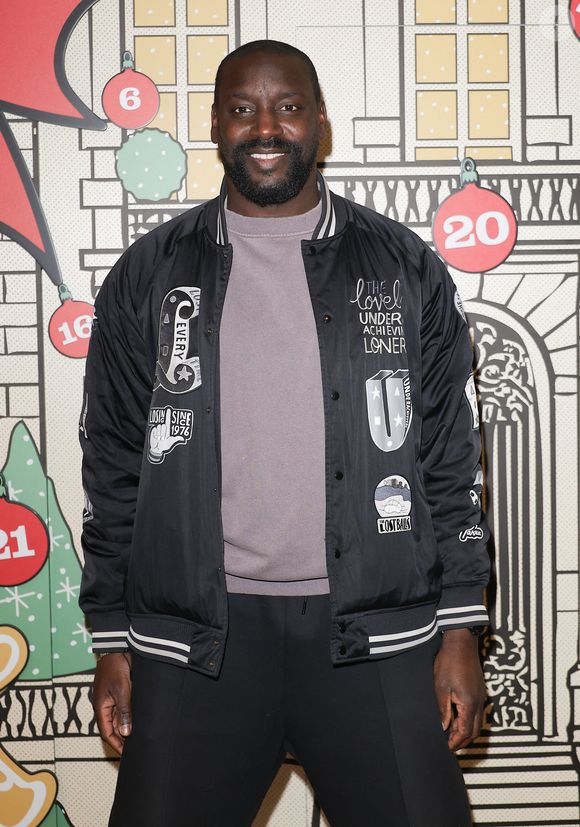 Ladji Doucouré lors de l'ouverture d'un pop-up éphémère Star Academy inspiré du château de Dammarie-les-Lys dans le quartier de la République à Paris baptisé "L'appart de Noël" le 17 décembre 2025.
© Coadic Guirec / Bestimage