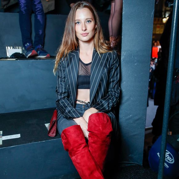 Ce samedi 13 septembre 2025, Ilona Smet a partagé une photo de son nouveau-né et elle.

Exclusif - Ilona Smet - People au défilé Etam Live Show 2021 à l'Opéra Garnier à Paris le 4 octobre 2021.

© Cyril Moreau / Rachid Bellak / Bestimage