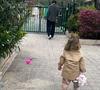 Le trench-coat fait en tout cas déjà partie de ses basiques dans le dressing
Ely, la petite fille de Gad Elmaleh, a bien grandi !