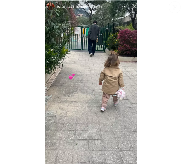Le trench-coat fait en tout cas déjà partie de ses basiques dans le dressing 
Ely, la petite fille de Gad Elmaleh, a bien grandi !