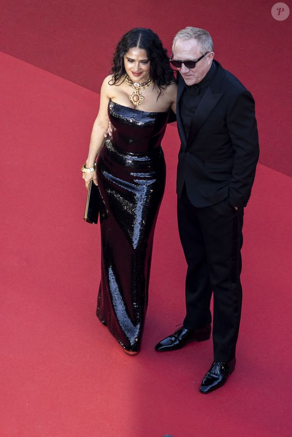 Salma Hayek et son mari François-Henri Pinault - Montée des marches du film « Emilia Perez » lors du 77ème Festival International du Film de Cannes, au Palais des Festivals à Cannes. Le 18 mai 2024
© Olivier Borde / Bestimage
