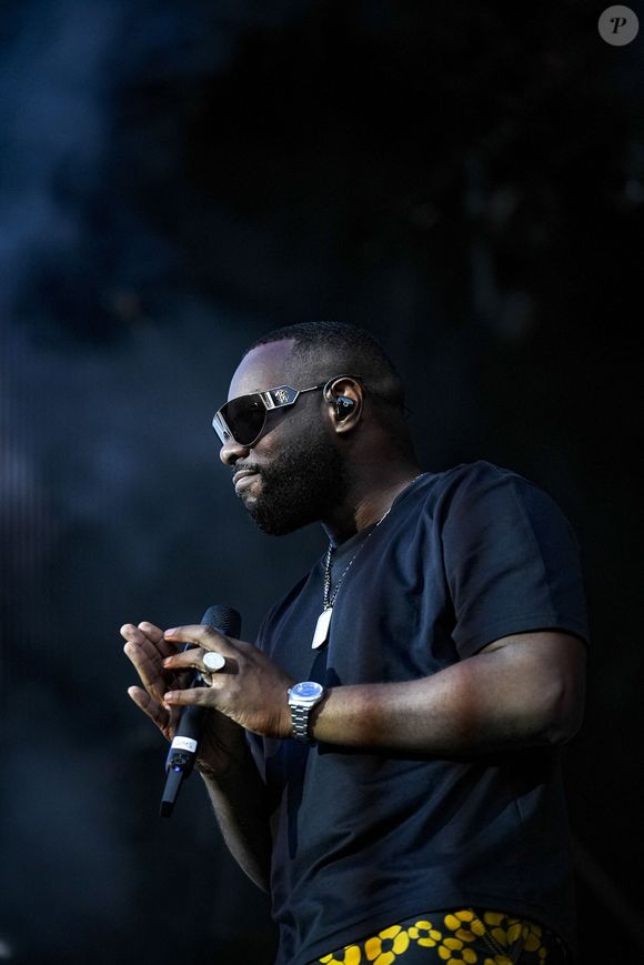Gims a aussi mangé au restaurant du Plaza Athénée le soir de sa mise en examen.

Gims en concert au festival le Printemps de Pérouges au Château de Saint-Maurice-de-Rémens (01) le 27/06/25. Photo Sandrine Thesillat / PsNewZ