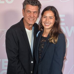 Marc Lavoine et Line Papin - Photocall du défilé Etam Live Show 2020 à Paris le 29 septembre 2020.

© Pool Agence Bestimage